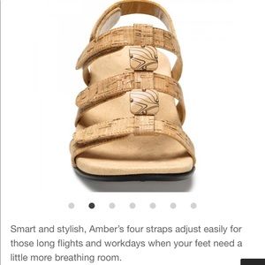 Gently used Vionic Amber sandal in gold, size 8